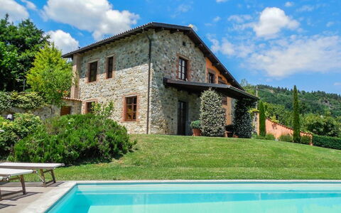 Villa Gelsomino: Nuage, Ciel, L'Eau, Plante, Bâtiment, Propriété, Vert, Bleu, Bleu Azur, Arbre
