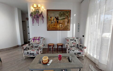 Appartamento Mare Azzurro: Table, Meubles, Propriété, Chaise, Bois, Bâtiment, Design Intérieur, Architecture, Cadre, Sol