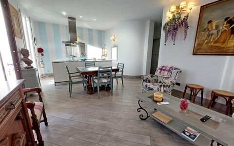 Appartamento Mare Azzurro: Propriété, Meubles, Cadre, Table, Bâtiment, Bois, Architecture, Design Intérieur, Sol, Sol