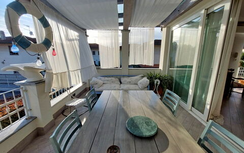 Appartamento Mare Azzurro: Design Intérieur, Sol, Bois, Sol, Table, Canapé, Immobilier, Bâtiment, Dur, Plafond