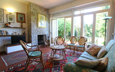 Casa La Pineta: Meubles, Propriété, Cadre, Canapé, Chaise, Design Intérieur, Bois, Architecture, Sol, Sol