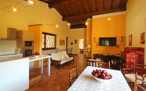 Casetta Verde: Table, Meubles, Propriété, Chaise, Design Intérieur, Sol, Bois, Sol, Salon, Immobilier