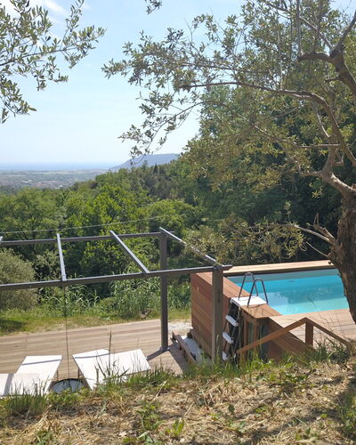 Villa Di Confine: Plante, Ciel, Communauté Des Plantes, Arbre, Ombre, Végétation, Piscine, Lot Terre, Herbe, Loisir