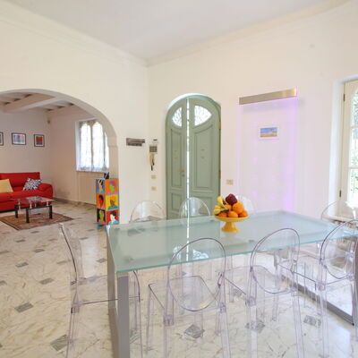 Villa Le Macchie: Meubles, Bâtiment, Fenêtre, Chaise, Cabinetry, Porte, Design Intérieur, Sol, Sol