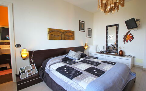 Panorama: Cadre, Propriété, Meubles, Confort, Bâtiment, Éclairage, Design Intérieur, Cadre De Lit, Bois, Maison