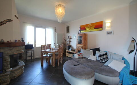 Panorama: Meubles, Propriété, Table, Canapé, Design Intérieur, Cadre, Bois, Salon, Sol, Sol