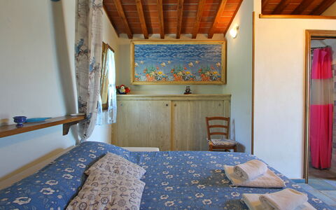 La Casetta: Propriété, Meubles, Bâtiment, Bleu, Bleu Azur, Bois, Textile, Design Intérieur, Lit, Sol