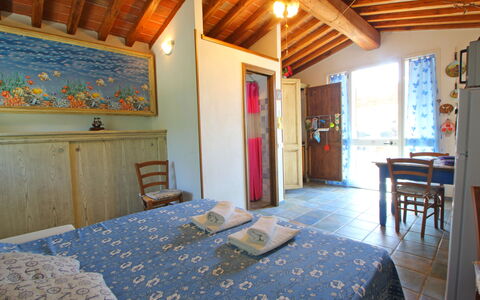 La Casetta: Meubles, Propriété, Table, Bois, Design Intérieur, Sol, Sol, Mur, Fenêtre, Immobilier