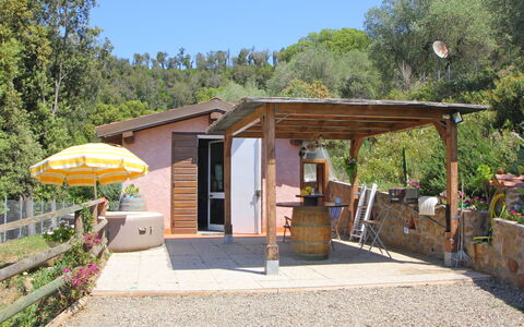 La Casetta: Plante, Ciel, Bois, Ombre, Arbre, Porte, Chalet, Biome, Loisir, Paysage