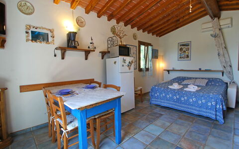 La Casetta: Meubles, Bâtiment, Table, Bleu Azur, Bleu, Bois, Maison, Design Intérieur, Cadre, Sol