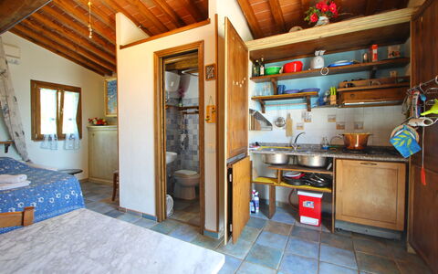 La Casetta: Propriété, Meubles, Bâtiment, Bleu, Cabinetry, Bois, Design Intérieur, Comptoir, Sol, Appareil De Cuisine