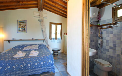 La Casetta: Propriété, Meubles, Bâtiment, Éclairage, Architecture, Évier, Luminaire Plomberie, Sol, Salle De Bains, Bois