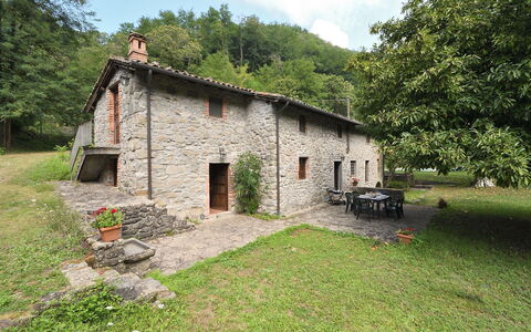 Villa Del Mulino: Plante, Propriété, Ciel, Arbre, Paysage Naturel, Nuage, Bâtiment, Lot Terre, Fenêtre, Chalet