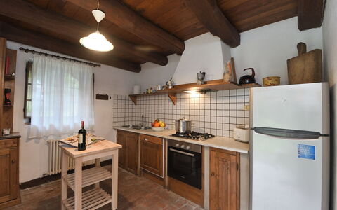 Villa Del Mulino: Cabinetry, Propriété, Comptoir, Cuisinière, Cuisine, Appareil De Cuisine, Bois, Design Intérieur, Le Fourneau, Cooktop