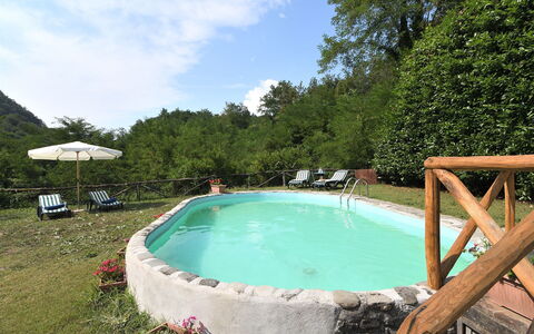 Casa Antelminelli: L'Eau, Plante, Nuage, Ciel, Piscine, La Nature, Paysage Naturel, Arbre, Mobilier De Jardin, Loisir