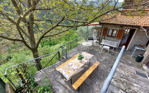 Casa Le Grotte: Propriété, Plante, Bâtiment, La Nature, Arbre, Fenêtre, Bois, Paysage Naturel, Maison, Biome