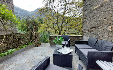 Casa Le Grotte: Ciel, Plante, Bâtiment, Arbre, Canapé, Nuage, Canapé-Lit, Chalet, Immobilier, Pot De Fleur