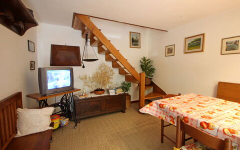 Casa Le Grotte: Meubles, Table, Cadre, Bois, Architecture, Plante D'Appartement, Plante, Confort, Sol, Bâtiment