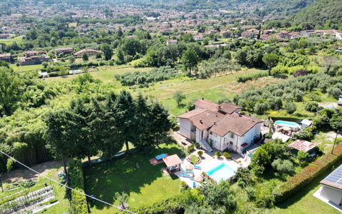 Casa Luigi: Plante, Ciel, Vert, Bâtiment, Arbre, Paysage Naturel, Lot Terre, Design Urbain, Quartier, Paysage