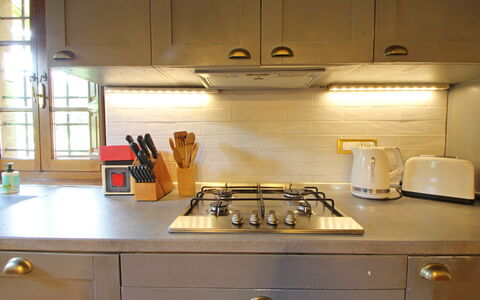 Villa L'antico Casale: Comptoir, Cabinetry, Evier, Propriété, Appareil De Cuisine, Gaz Poele, Cuisine, Cuisinière, Cooktop, Évier