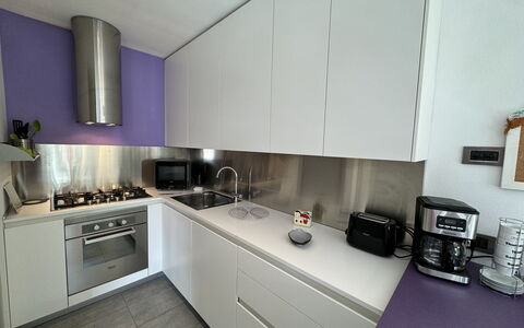 Galleria Degli Artisti: Comptoir, Cabinetry, Cuisinière, Cuisine, Appareil De Cuisine, Gaz Poele, Le Fourneau, Sol, Électroménager