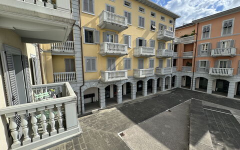 Galleria Degli Artisti: Propriété, Bâtiment, Ciel, Fenêtre, Nuage, Design Urbain, Quartier, Zone Résidentielle, Sol, Condominium