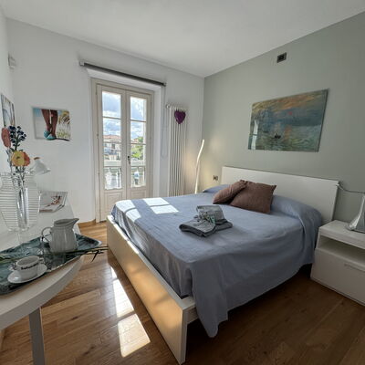 Galleria Degli Artisti: Meubles, Propriété, Table, Cadre, Confort, Fenêtre, Design Intérieur, Bois, Cadre De Lit, Bâtiment