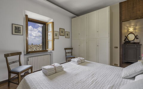 Casa Martina, Piazza Delle Erbe, San Gimignano: Meubles, Design Intérieur, Chambre, Lit, Sol, Sol, Plafond, Éclairage, Pièce, Literie