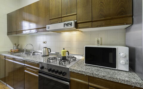 Casa Martina, Piazza Delle Erbe, San Gimignano: Appareil De Cuisine, Cuisine, Comptoir, Cuisinière, Principaux Appliance, Cabinetry, Électroménager, Le Fourneau, Gaz Poele, Sol