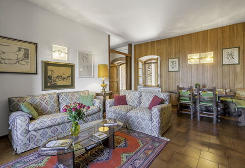 Casa Martina, Piazza Delle Erbe, San Gimignano: Meubles, Design Intérieur, Sol, Canapé, Sol, Pièce, Plafond, Table, Salon, Éclairage