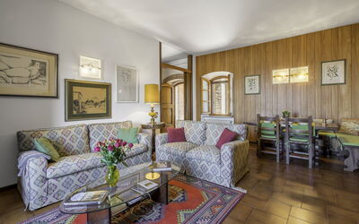 Casa Martina, Piazza Delle Erbe, San Gimignano: Meubles, Design Intérieur, Sol, Canapé, Sol, Pièce, Plafond, Table, Salon, Éclairage