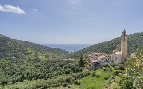 Emma House, Terrace and Sea View, Moneglia: Ciel, Plante, Nuage, Communauté Des Plantes, Écorégion, Montagne, Bâtiment, Montagnes, Paysage Naturel, Arbre