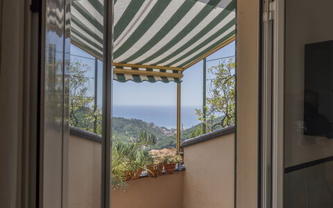 Emma House, Terrace and Sea View, Moneglia: Propriété, Bâtiment, Ciel, Plante, Fenêtre, Ombre, Bois, Architecture, Design Intérieur
