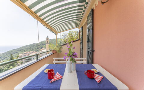 Emma House, Terrace and Sea View, Moneglia: Table, Bâtiment, Meubles, Plante, Pot De Fleur, Plante D'Appartement, Design Intérieur, Chaise, Mobilier De Jardin, Loisir