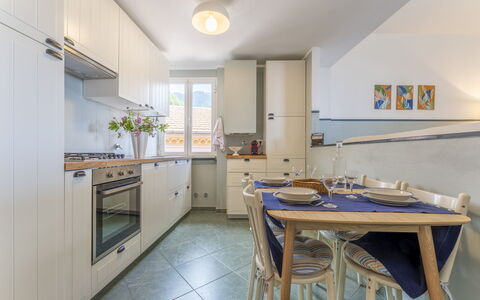 Emma House, Terrace and Sea View, Moneglia: Cabinetry, Meubles, Evier, Propriété, Comptoir, Cuisine, Évier, Appareil De Cuisine, Bâtiment, Robinet