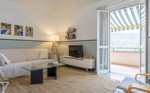 Emma House, Terrace and Sea View, Moneglia: Meubles, Cadre, Propriété, Bleu Azur, Blind Fenêtre, Canapé, Confort, Design Intérieur, Bois