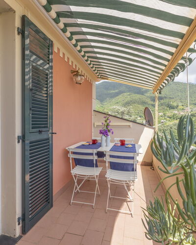 Emma House, Terrace and Sea View, Moneglia: Table, Plante, Meubles, Bâtiment, Chaise, Ombre, Nuage, Plante D'Appartement, Mobilier De Jardin, Architecture