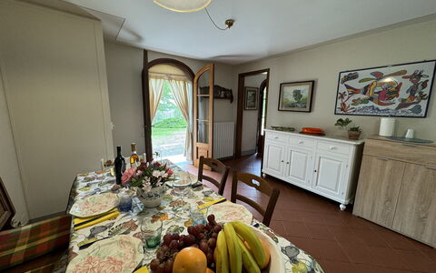 Pinocchio: Meubles, Propriété, Cabinetry, Banane, Table, Design Intérieur, Bois, Cadre, Éclairage