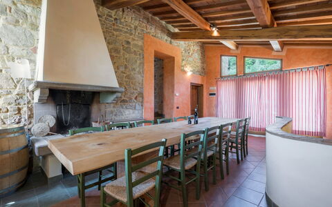 Casolare Torre With Pool And Ac: Meubles, Bois, Design Intérieur, Table, Plafond, Sol, Table Cuisine Et Salle A Manger, Chaise, Pièce, Salle À Manger