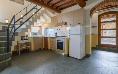 Torre 2: Design Intérieur, Sol, Bois, Cuisine, Sol, Plafond, Meubles, Comptoir, Pièce, Appareil De Cuisine