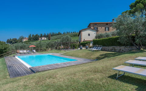 Le Fonti Apartments With Ac Near Siena: Plante, Ciel, Bâtiment, Piscine, L'Eau, Arbre, Maison, Ombre, Lot Terre, Mobilier De Jardin
