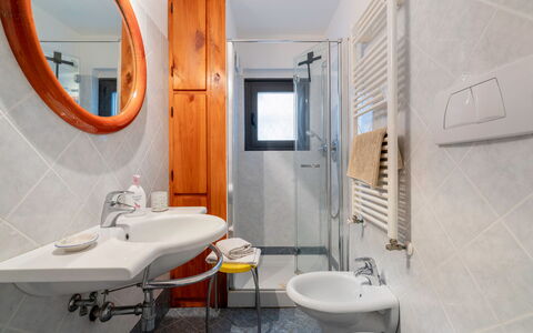 Chianti Hills Apartment, Pool, Ac: Miroir, Robinet, Évier, Luminaire Plomberie, Propriété, Lavabo, Salle De Bains, Violet, Design Intérieur, Architecture