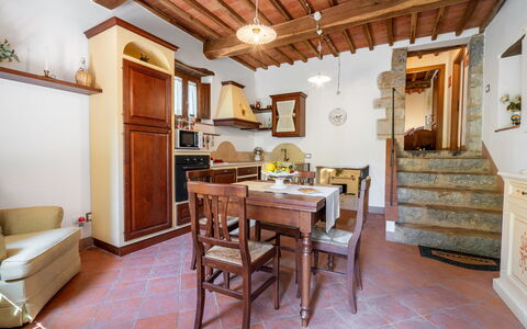 Chiara House In Galenda, Chianti, Pool And Nature: Table, Meubles, Bâtiment, Bois, Design Intérieur, Architecture, Salon, Sol, Sol, Tache De Bois