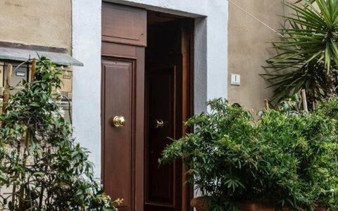 Bocelli: Plante, Propriété, Bâtiment, Porte, Bois, Maison, Mur, Ligne, Accueil Porte