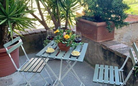 Bocelli: Plante, Meubles, Propriété, Table, Ciel, Chaise, Feuille, Mobilier De Jardin, Tableau De Plein Air, Architecture