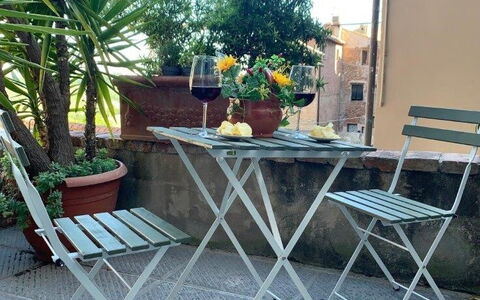 Bocelli: Plante, Table, Meubles, Bâtiment, Pot De Fleur, Tableau De Plein Air, Chaise, Mobilier De Jardin, Fleur, Bois