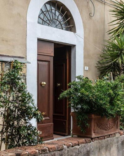 Bocelli: Plante, Propriété, Bâtiment, Porte, Bois, Maison, Mur, Ligne, Accueil Porte