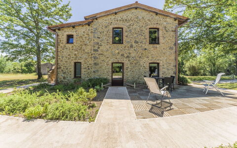 Le Casaline Di Sopra, Massa Marittima: Plante, Propriété, Bâtiment, Fenêtre, Ciel, Surface De La Route, Arbre, Lot Terre, Maison, Herbe