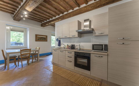 Le Casaline Di Sopra, Massa Marittima: Cabinetry, Meubles, Comptoir, Chaise, Tiroir, Fenêtre, Cuisinière, Bois, Bâtiment, Appareil De Cuisine