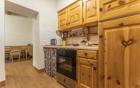 Le Casaline Di Sopra, Massa Marittima: Comptoir, Cabinetry, Meubles, Tiroir, Cuisine, Bois, Bâtiment, Chaise, Design Intérieur, Tache De Bois